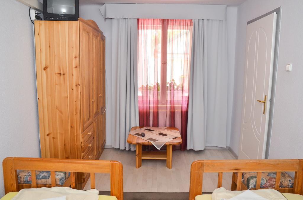 Clock Cafe Pizzeria Es Panzio Hotel Hajduszoboszlo Ngoại thất bức ảnh