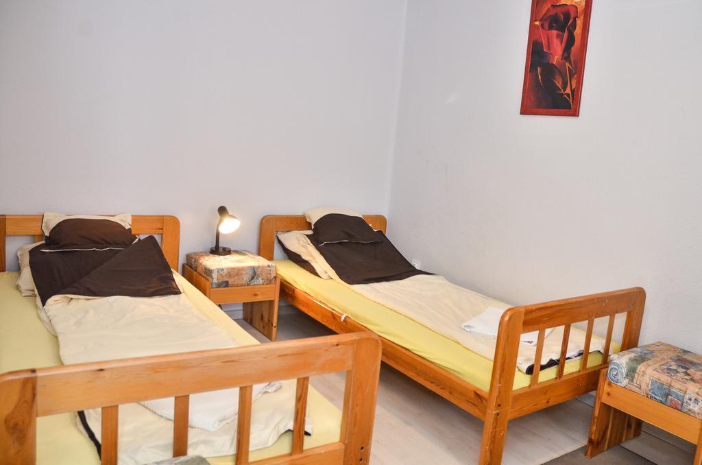 Clock Cafe Pizzeria Es Panzio Hotel Hajduszoboszlo Ngoại thất bức ảnh